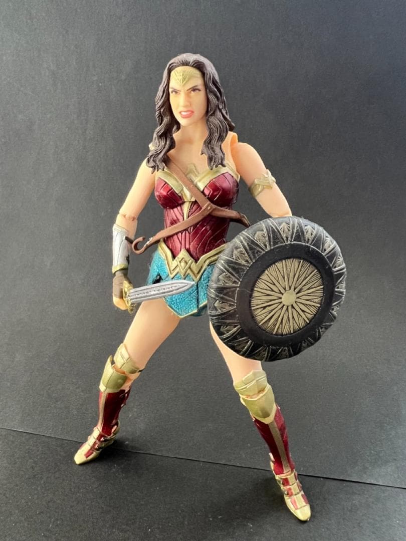MAFEX ワンダーウーマン フィギュアNo.048 - メルカリ