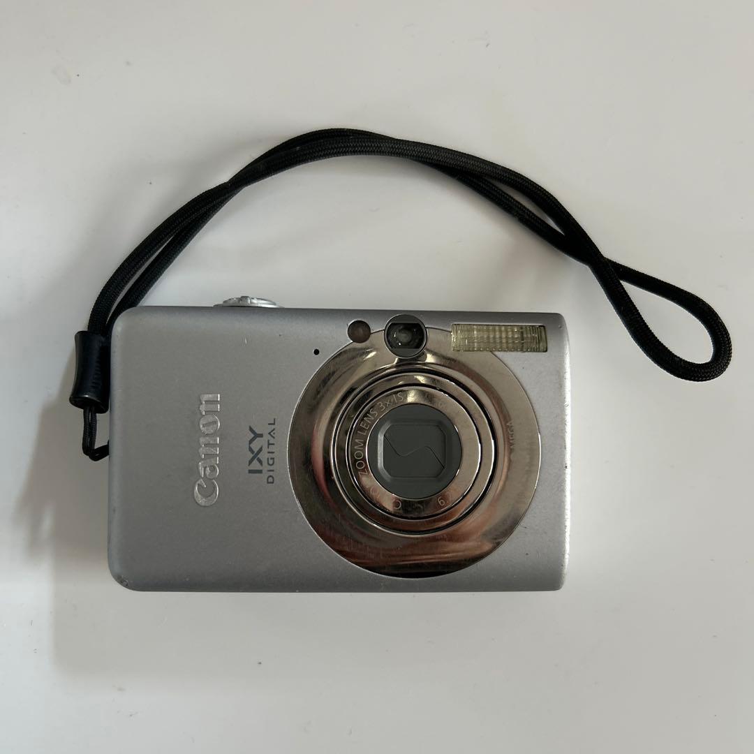 Canon IXY DIGITAL シルバー Canon Compact Digital Camera IXY 650, Silver, 20.2 MP CMOS Sensor