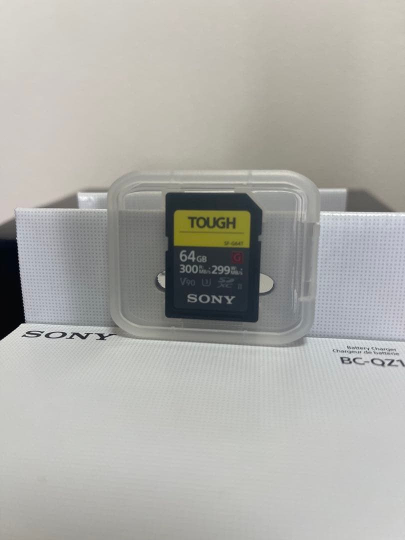 SONY α7 IVミラーレスカメラ 本体とsony純正バッテリー2個