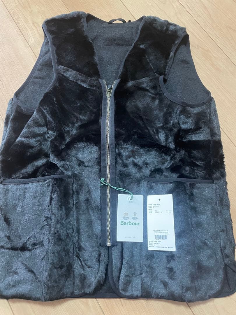 バブアー　ベストジャケット黒 Barbour × BARACUTA》ワックスコットン ベスト｜ベスト｜ベスト