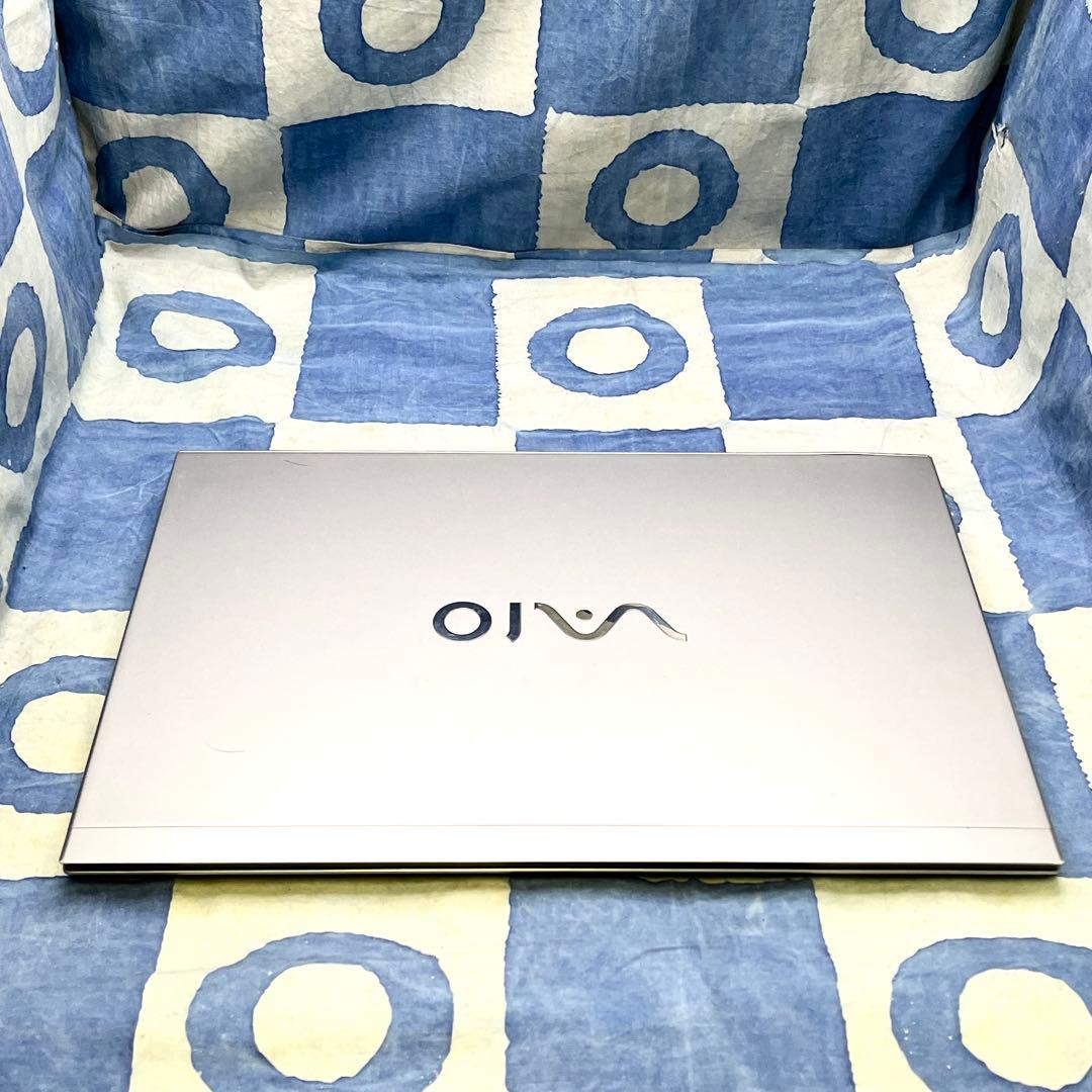 第8世代！人気VAIO♪快適SSD☆i5☆お洒落シルバーPC♪カメラ！Win11