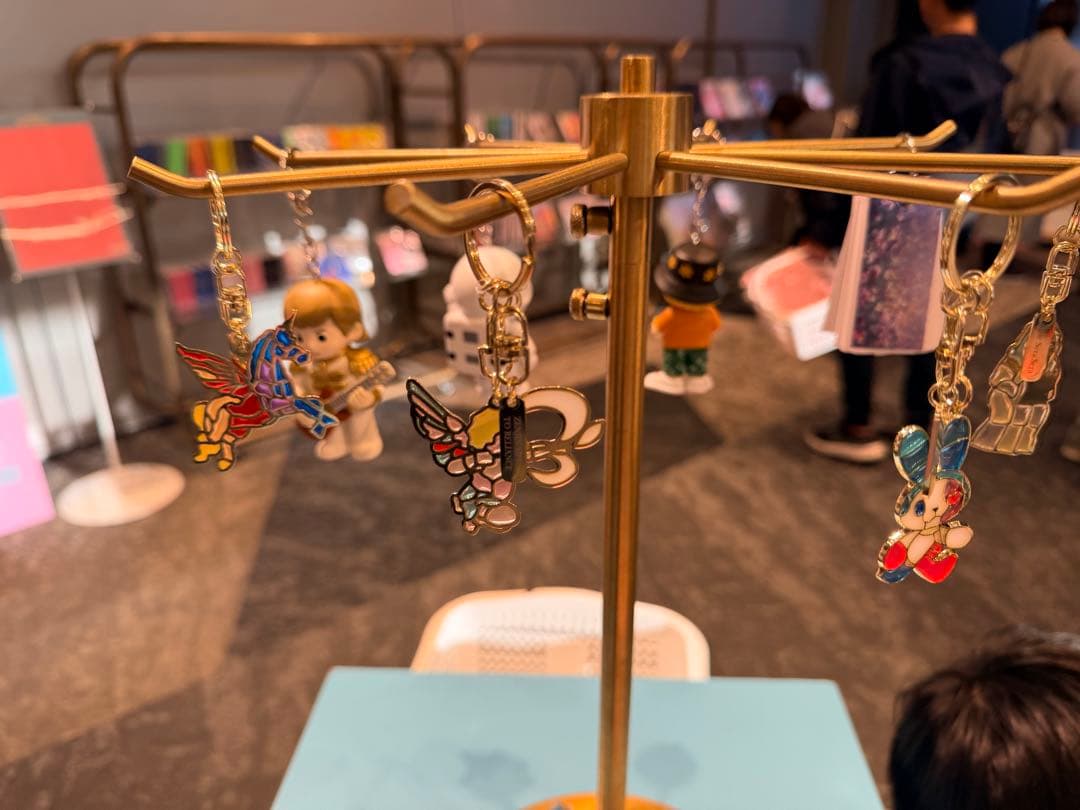 ワンダーミュージアムステンドグラスキーホルダー ミセスグリーン