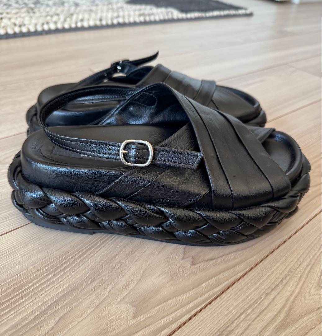 Ph7+ ピアッカセッテ 編み込み 厚底 レザー サンダル ブラック