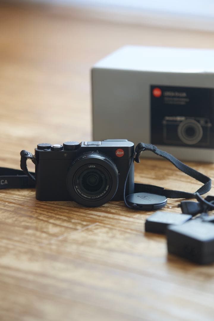 Leica D-LUX カメラType109 ライカ Leica D-LUX (Typ 109) Explorer Kit - Leica Store Miami