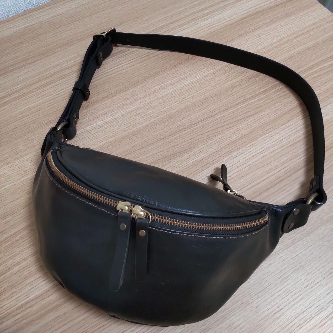 未使用新品　三京商会　HALEINE　牛革　上質ボディバッグ HALEINE 横型 ボディバッグ