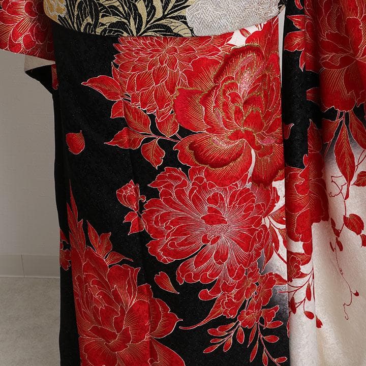 ◇正絹振袖7点セット◇黒地に赤の花柄＆白◇ご成人式 HK39123 - メルカリ