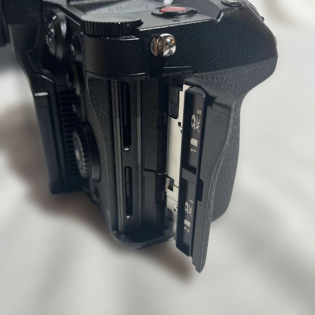 極美品】Panasonic LUMIX S1H（ショット数742）・ケージ付き - メルカリ