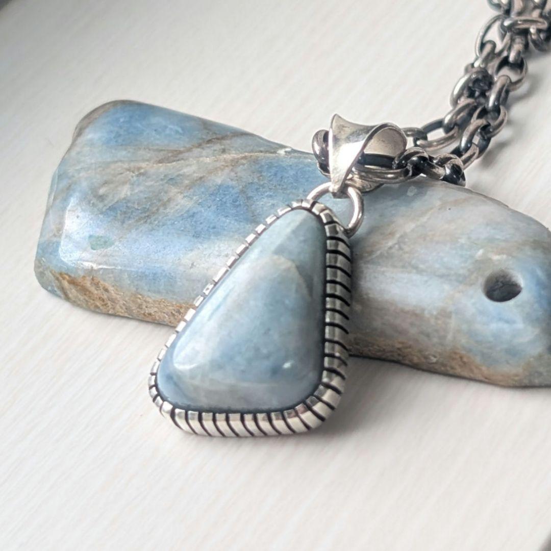 ハンドメイドの入りコン沢翡翠のペンダントトップ 糸魚川翡翠:ペンダントトップ金具（14K)付き PT0131 | 糸魚川翡翠工芸