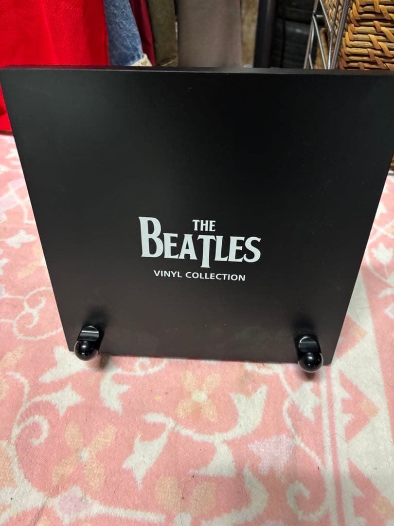The Beatles レコードボックス 未開封と盾とプレート5枚