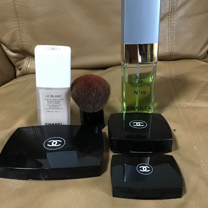 シャネル リキッドファンデーション アイシャドウ リップ 香水