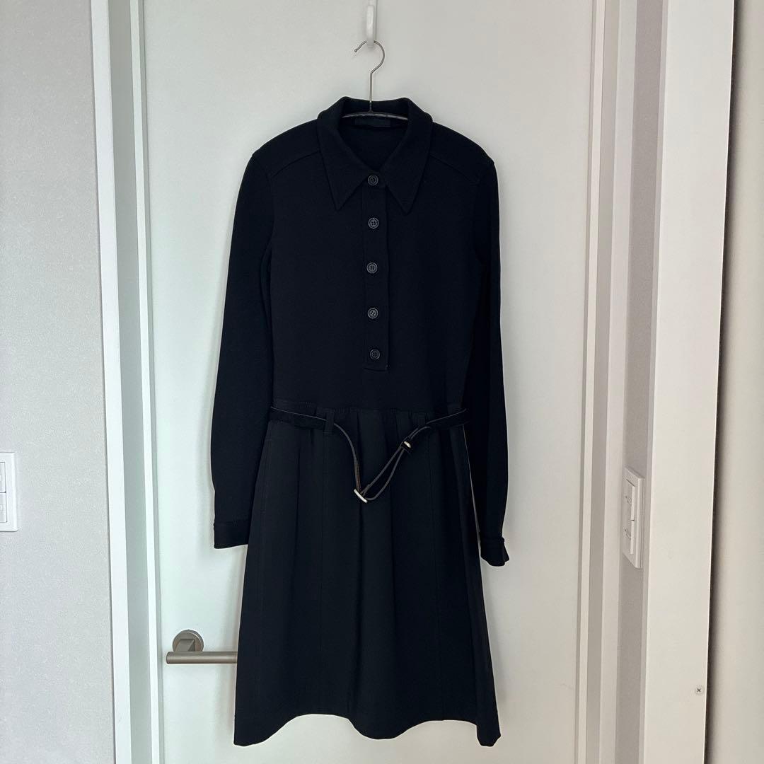 PRADA ブラック ひざ丈ワンピース 長袖　42 PRADA (プラダ) 立体ロゴ サイドジッパー ポケット付き ショート丈