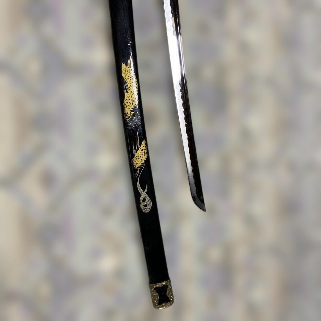 模造刀 太刀 金茶柄 鶴羽透し丸鍔 太刀造り龍図黒呂鞘 - メルカリ
