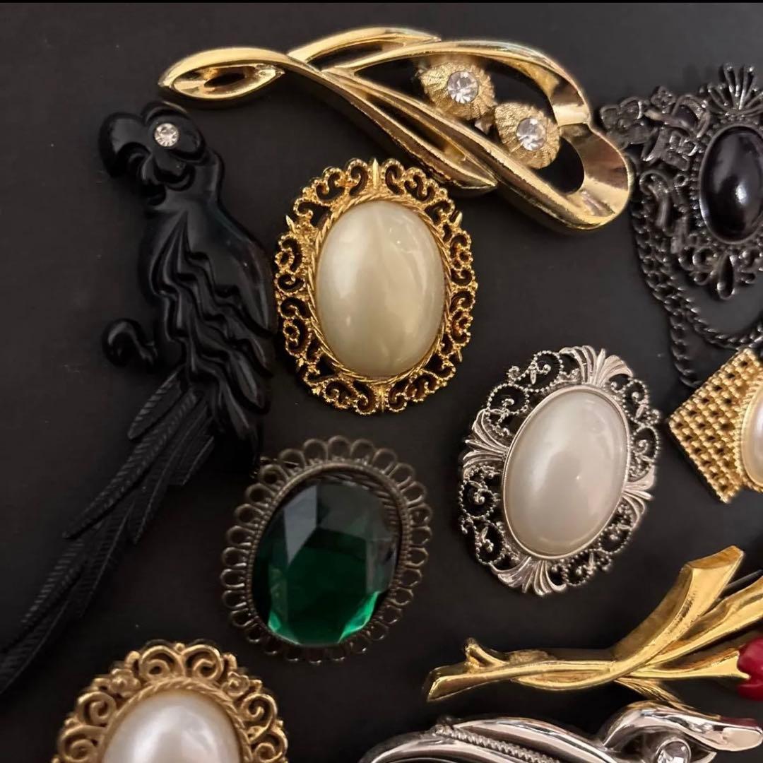 レトロブローチまとめ売り - メルカリ