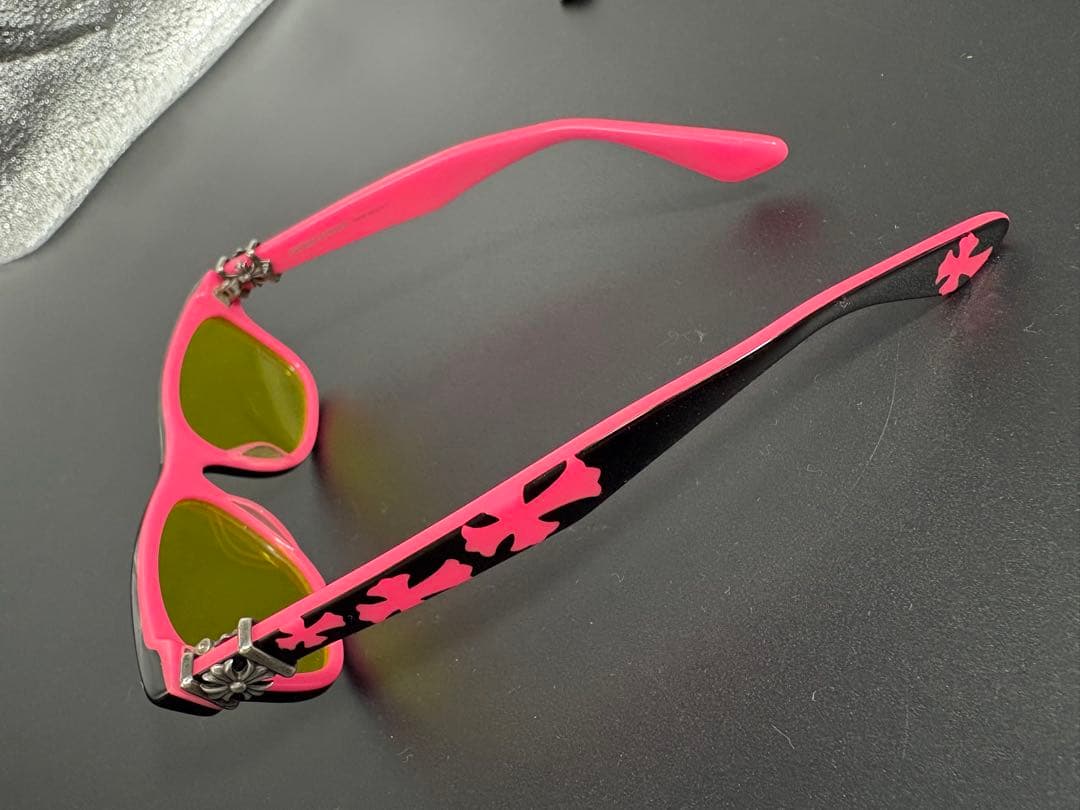 CHROME HEARTSアイウェア 劇渋 ブラック×ピンクのサングラス - メルカリ