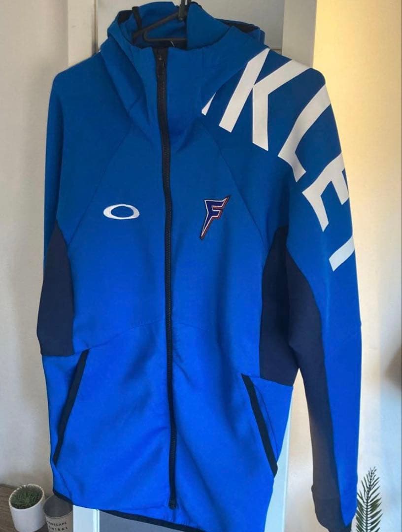 オークリー ファイターズ　フルジップパーカー オークリー 北海道 日本ハム ファイターズ フルジップ ジャケット L