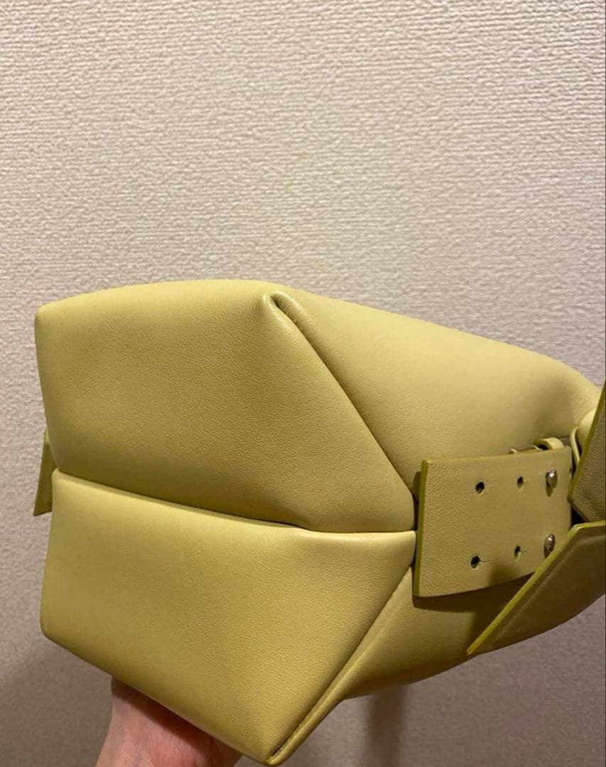 Acne Studios MUSUBI ミニショルダーバッグ アップルグリーン - メルカリ