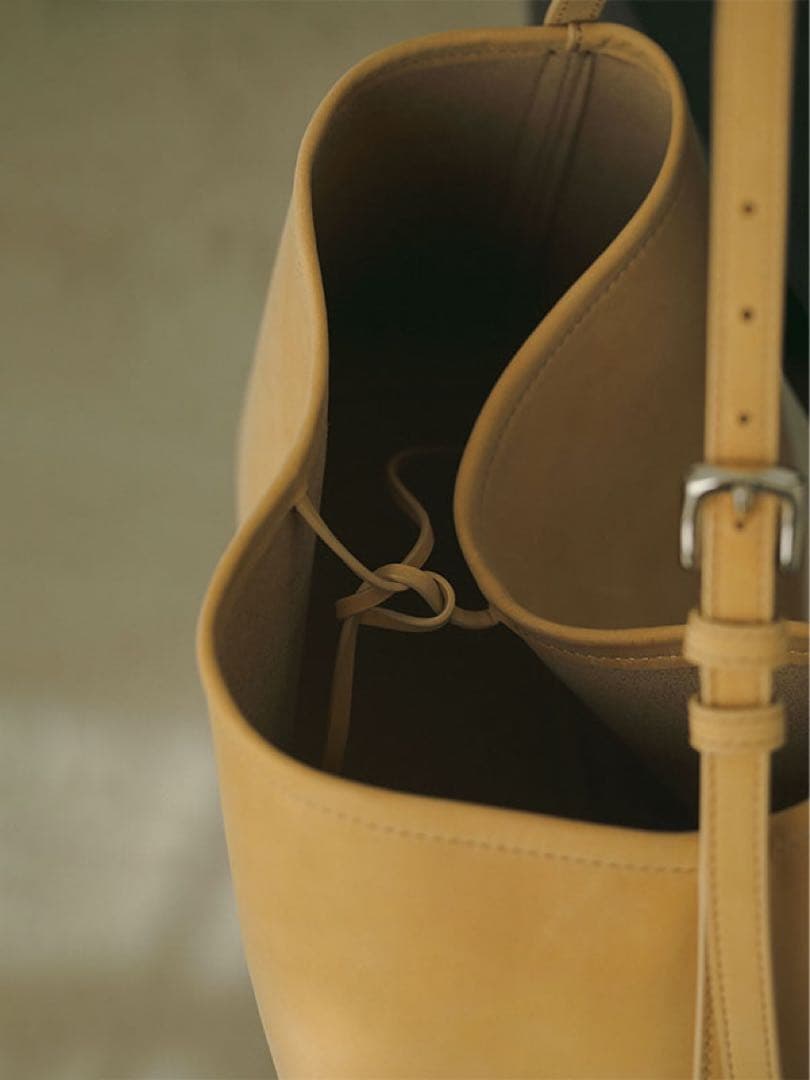 ETRE TOKYO 新作 完売 ナローショルダーランドスケープレザーバッグ