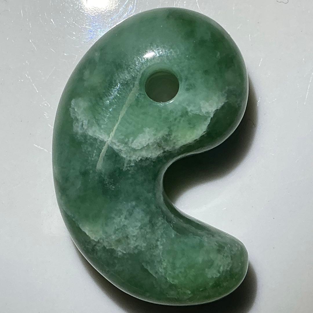 糸魚川翡翠　金山谷　勾玉　（追加入手できました） 糸魚川翡翠(金山谷産) 勾玉 巴型 】 国産 天然石 糸魚川産翡翠 ひすい