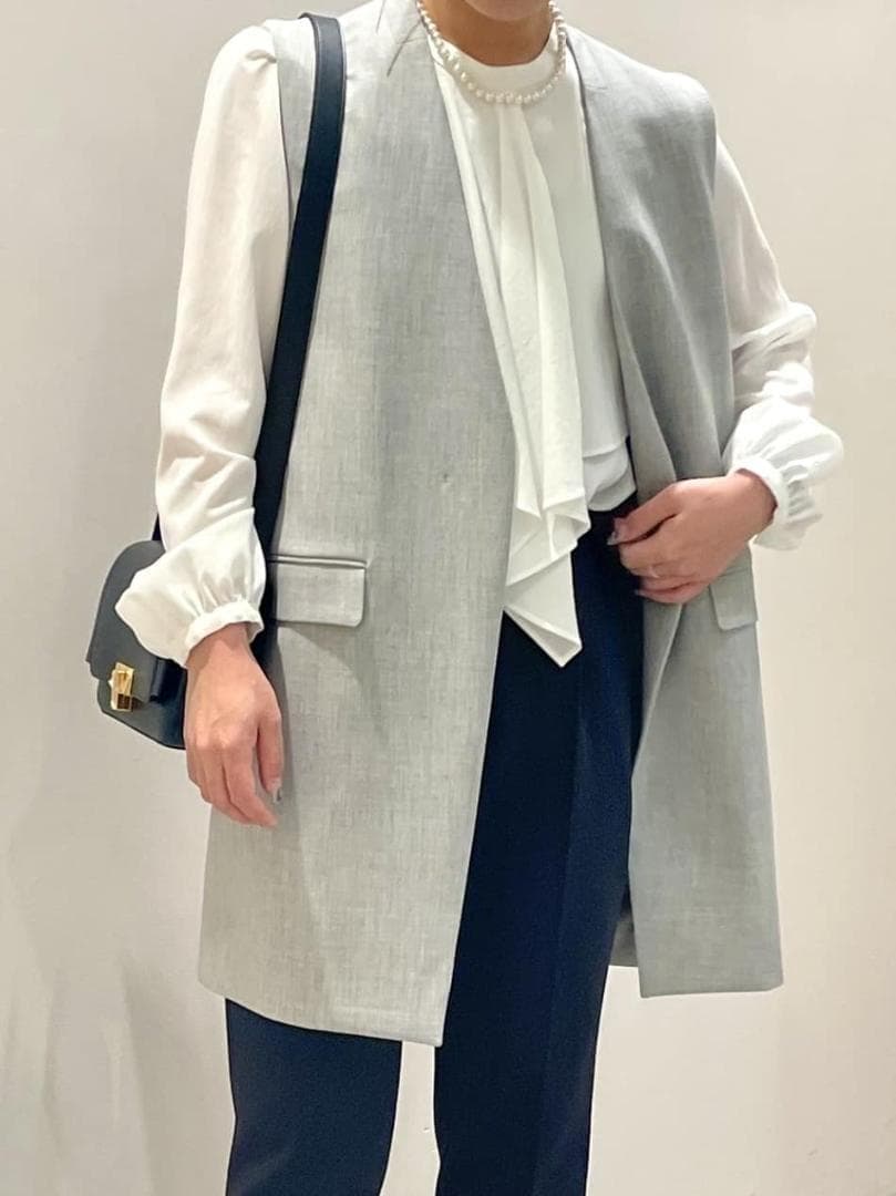 美品 ユナイテッドアローズ TOKYO 2万円 フロントフリルのブラウス 351