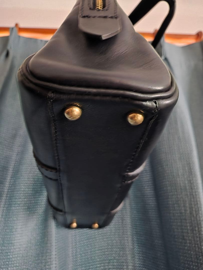 ヘルツ オルガン ドイツホックのビジネスバッグ 〈現品販売品