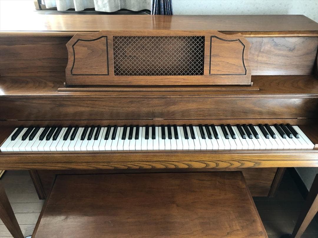 アメリカ製 アップライトピアノ EVERETT エヴェレット 現状渡し 椅子付き