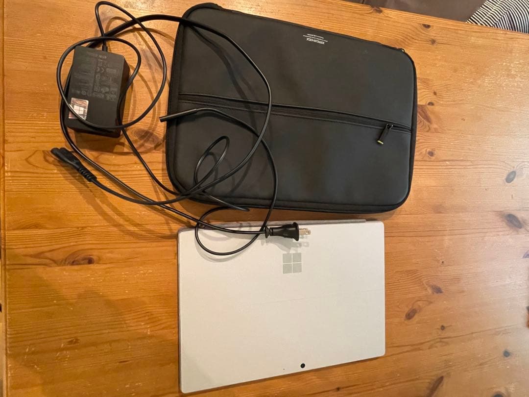 surface pro7+/ i3/8/128 ケースあり