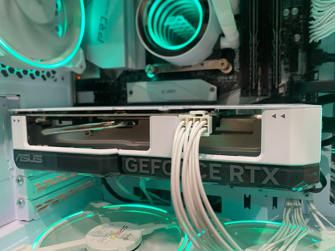 志村幸三  ASUS GeForce RTX4060 グラボ