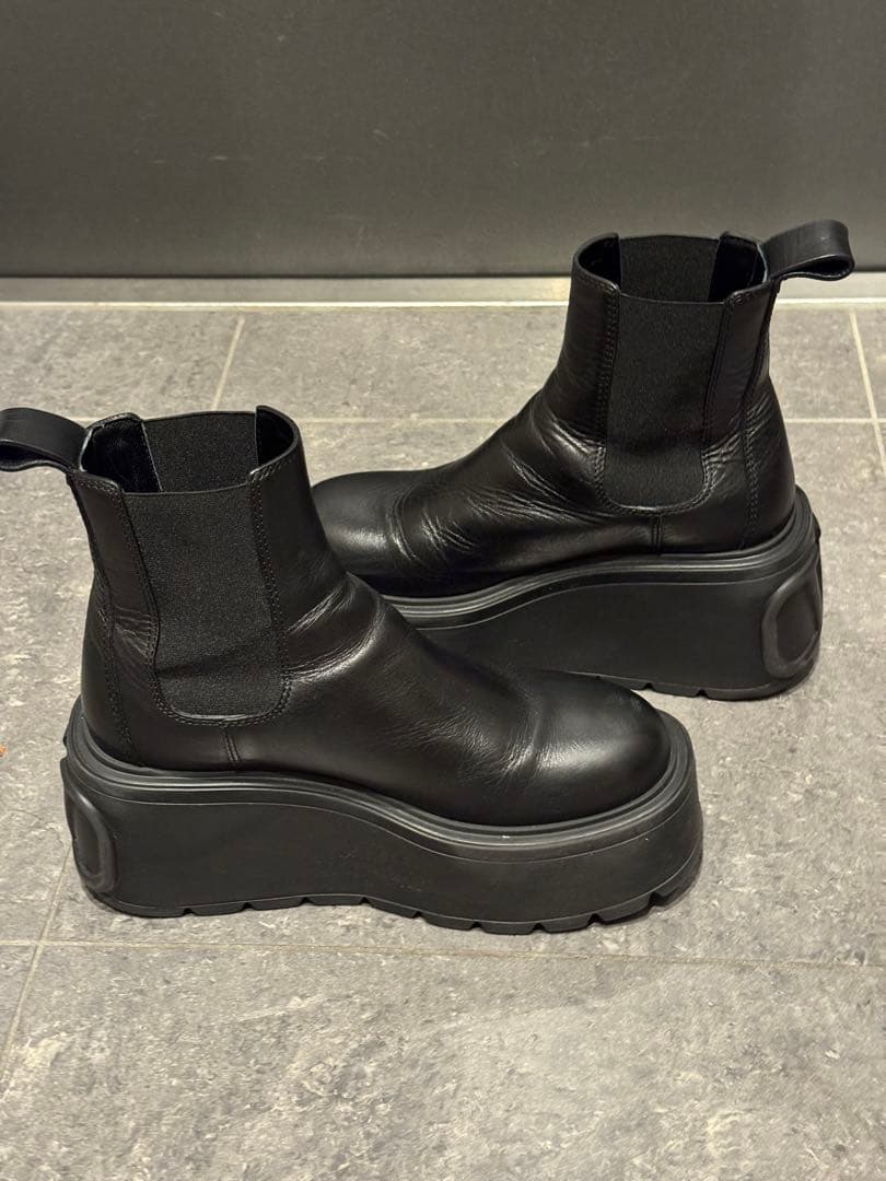 Valentino ヴァレンティノ 厚底黒レザーサイドゴアブーツ - メルカリ