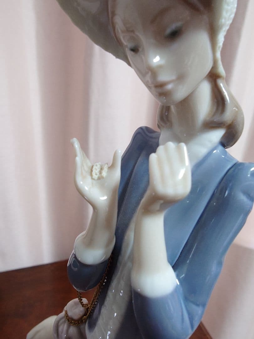 専用J様 LLADRO 青と白の陶器製女性像と犬 - メルカリ