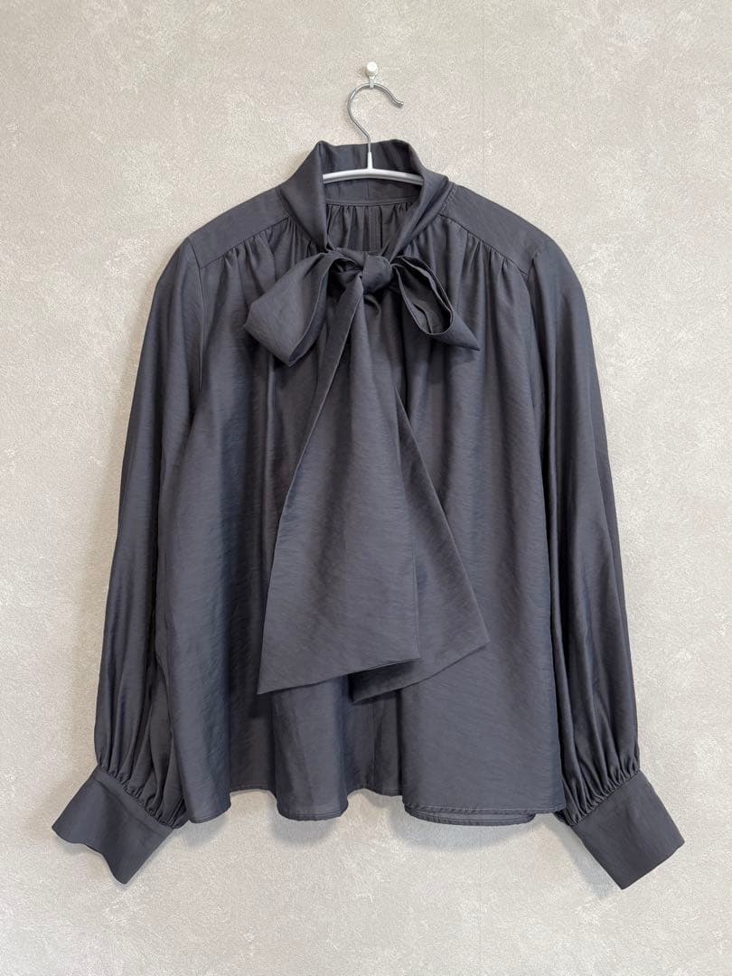 定価16500円/完売品】anuans ボリュームタイブラウス グレー - メルカリ