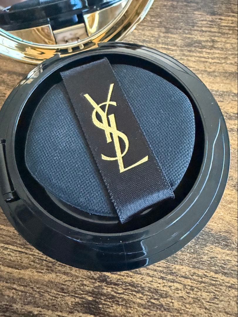 イヴ・サンローラン ラディアント タッチ グロウパクトBR20 コレクター