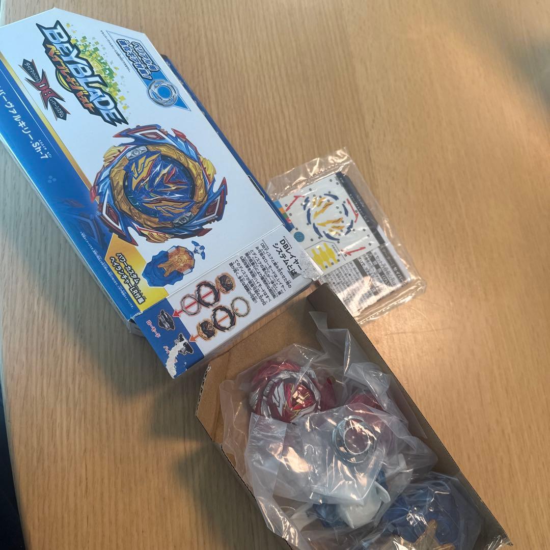 Beyblade セイバーヴァルキリー Sh-7 色違い　赤 Amazon.co.jp: セイバーヴァルキリー.Sh-7 レアカラーver. ラシャドver