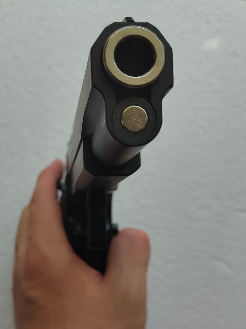 ハイキャパ 5.1r スペアマガジン付き ブラックモデル 14才以上