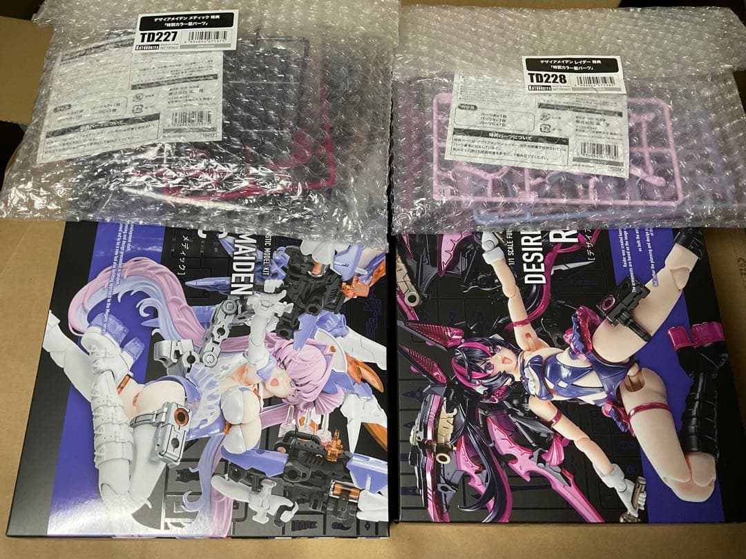 メガミデバイス　デザイアメイデン　二体セット　特典付き 限定特典付き】デザイアメイデン メディック｜コトブキヤオンライン