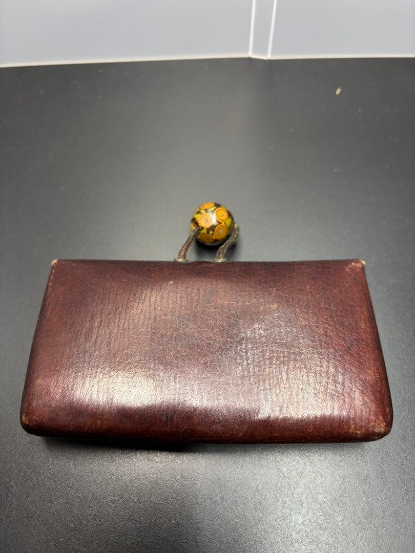 骨董品 煙草入れ 提げ物 勾玉 木製磨出 時代物 アンティーク 革製 英勲