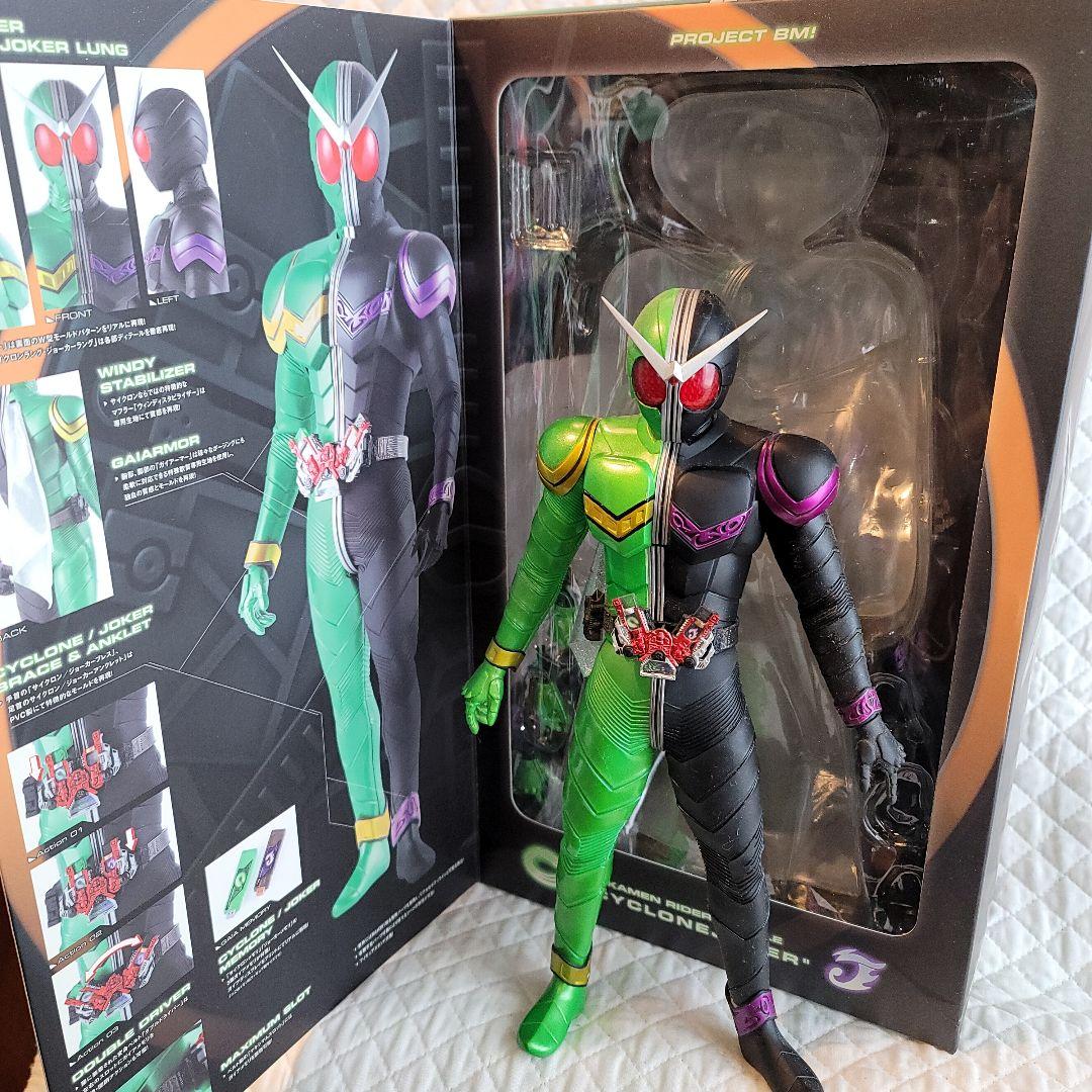 仮面ライダーダブル \"CYCLONEJOKER\" フィギュア　BANDAI