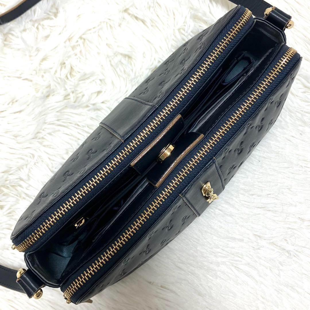 極美品】ロベルタディカメリーノ ミヌエット ショルダーバッグ