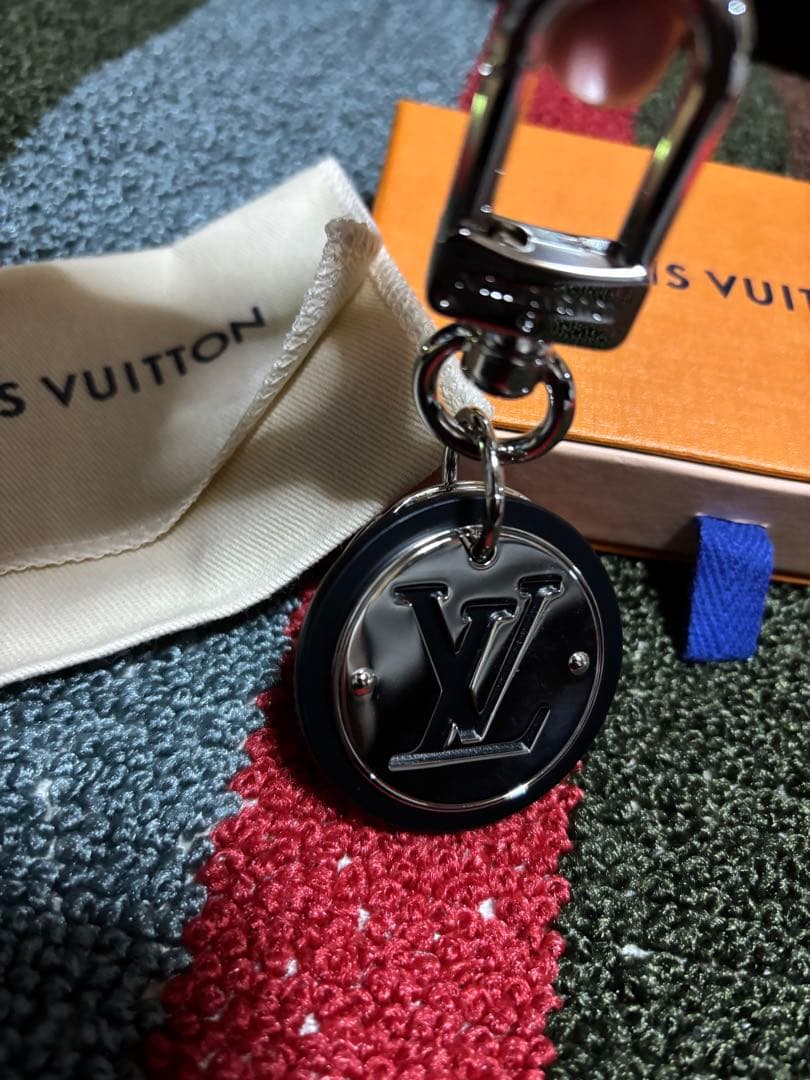LOUIS VUITTON キーホルダー・LV サークル LOUIS VUITTON（ルイ・ヴィトン） キーホルダー・LV サークル