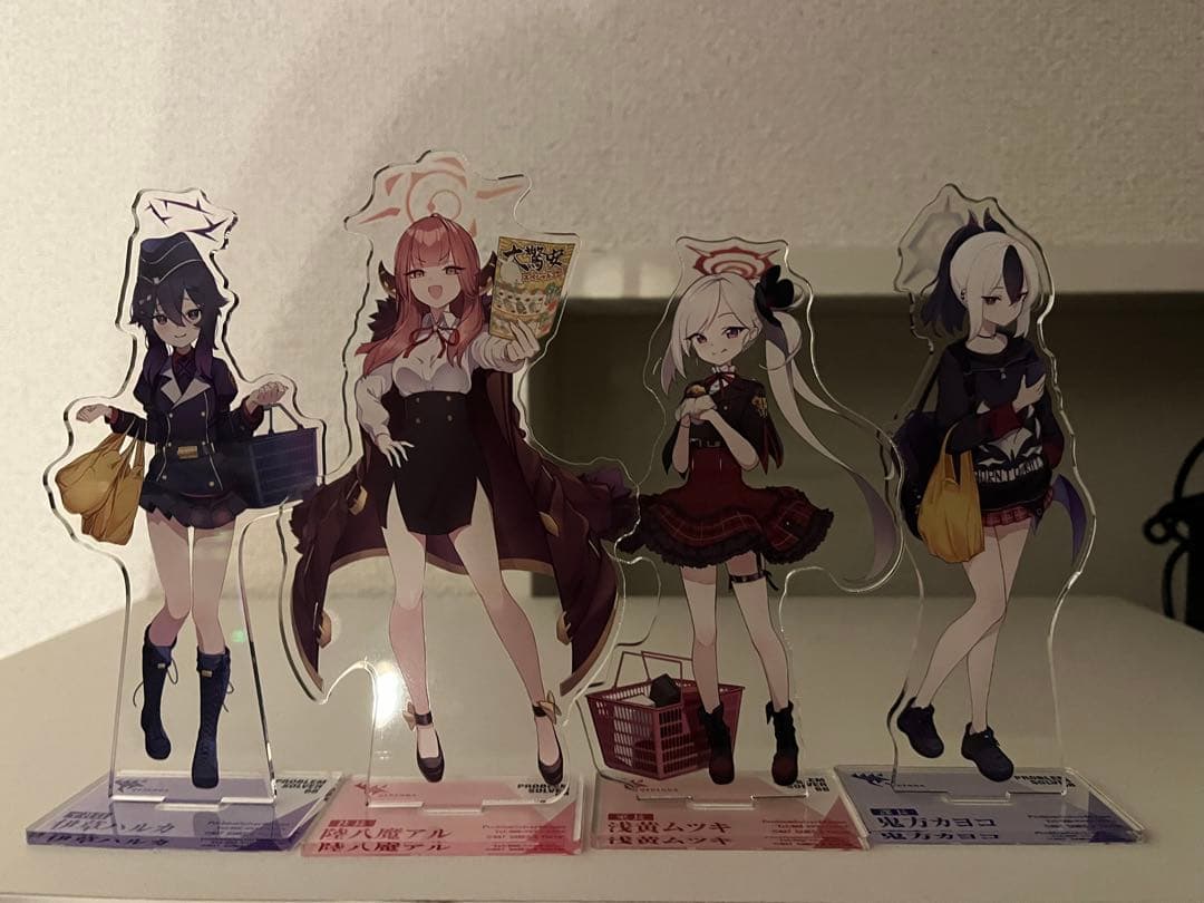 最終値下げ)ブルーアーカイブ 便利屋68 アクリルスタンド - メルカリ