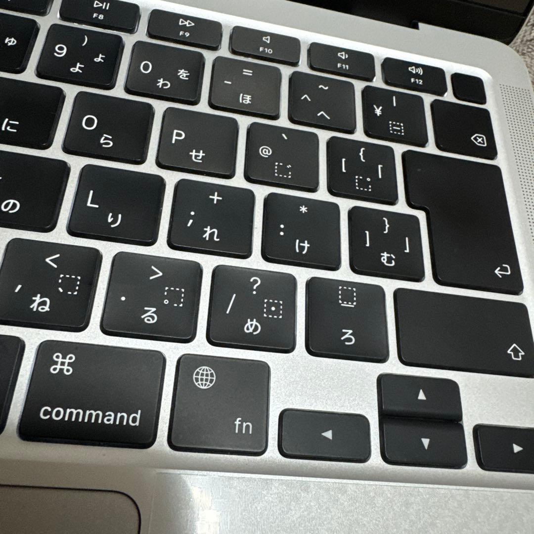 MacBook Air M1 8GB 256GB バッテリー99% 保護シール付 - メルカリ
