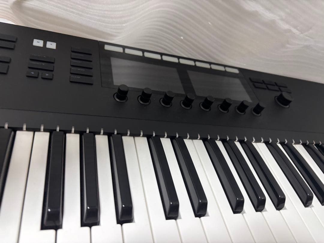 【ライセンス,スタンド込み】KOMPLETE KONTROL S61 MK2 Native Instruments Komplete Kontrol S61 Mk2 with Gator Bag | IDJNOW