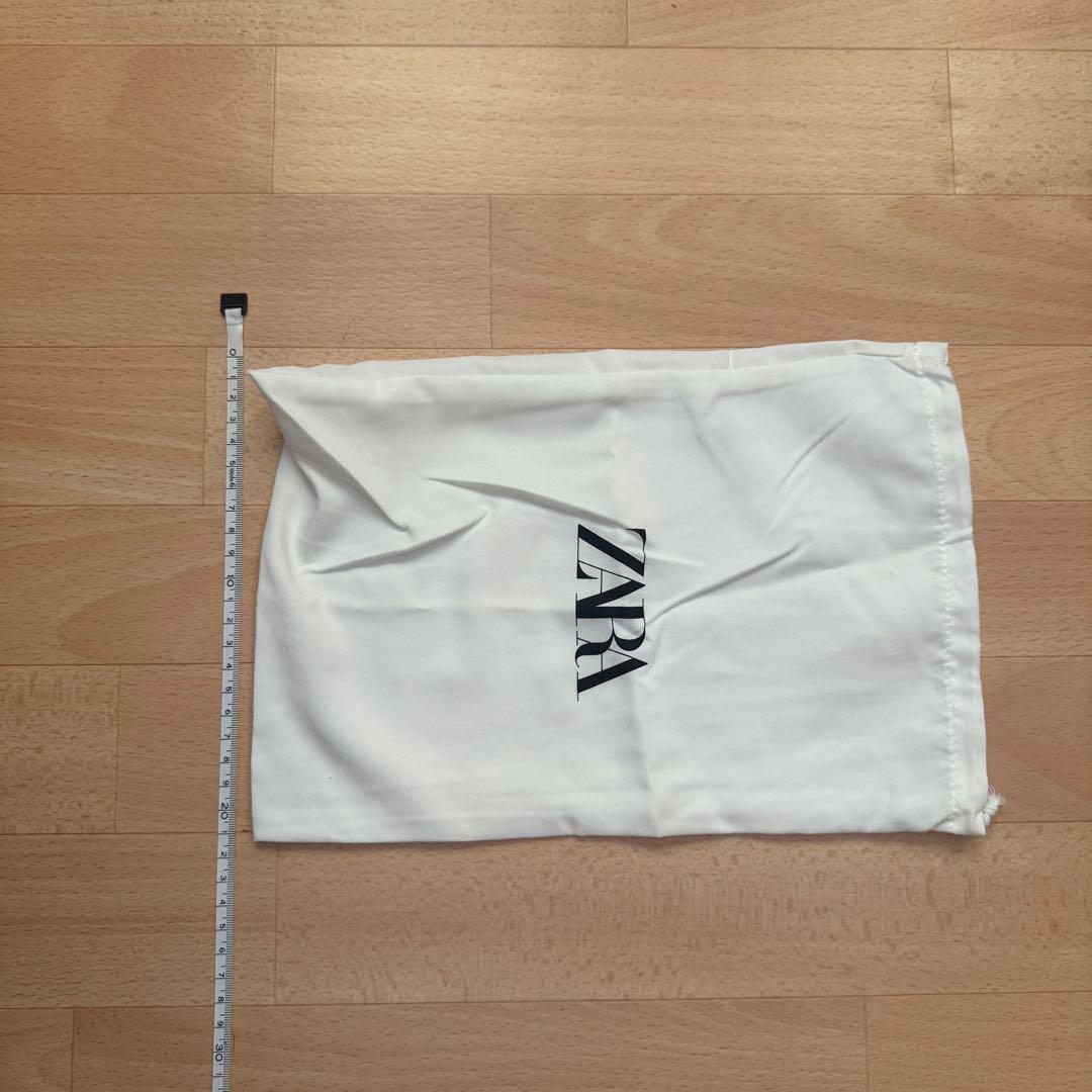 ZARA ホワイト ショッパー 約22cm x 32cm ザラ 大きめ - メルカリ