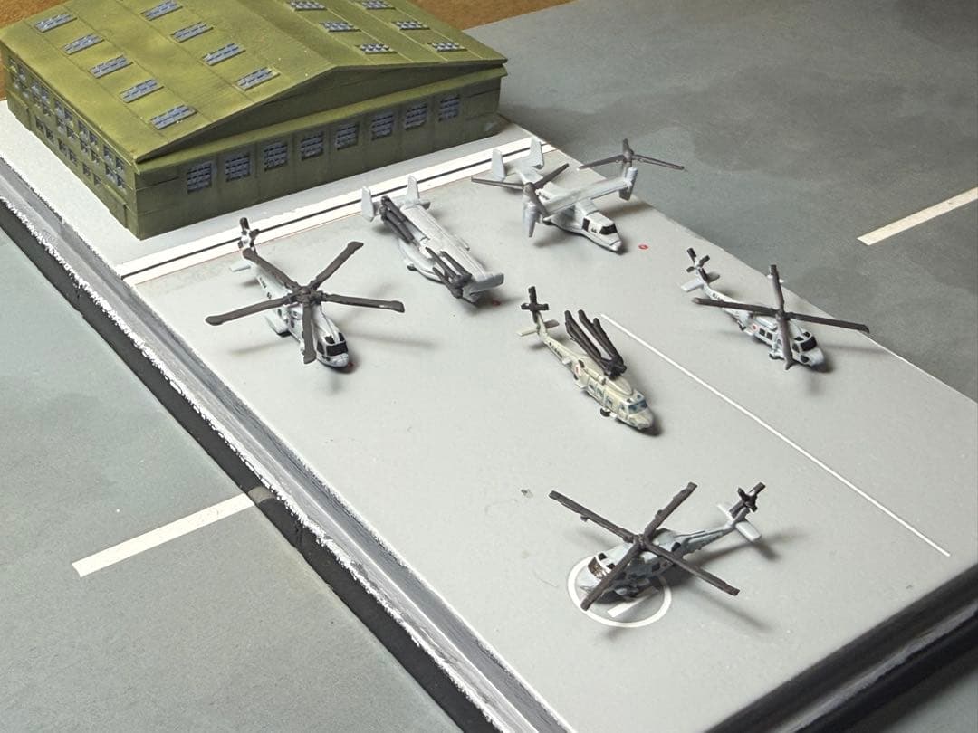 1/700 ヘリコプター6機と格納庫セットの通販はau PAY マーケット