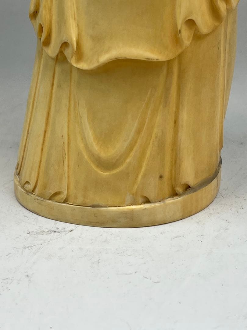 ［美品］女像 極上白象　1100g置物　送料込み