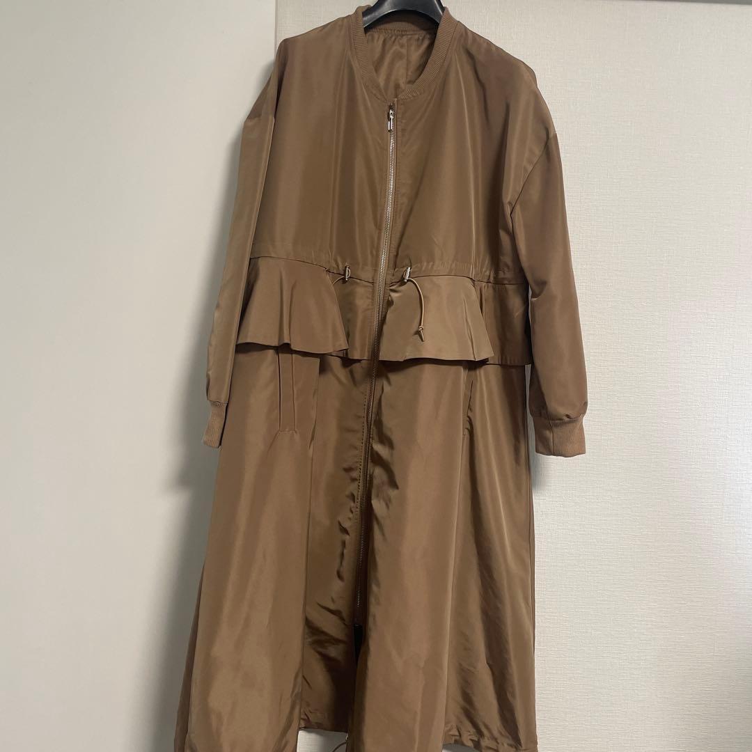 バースデーバッシュ、ベージュ、フリルトレンチコート - メルカリ