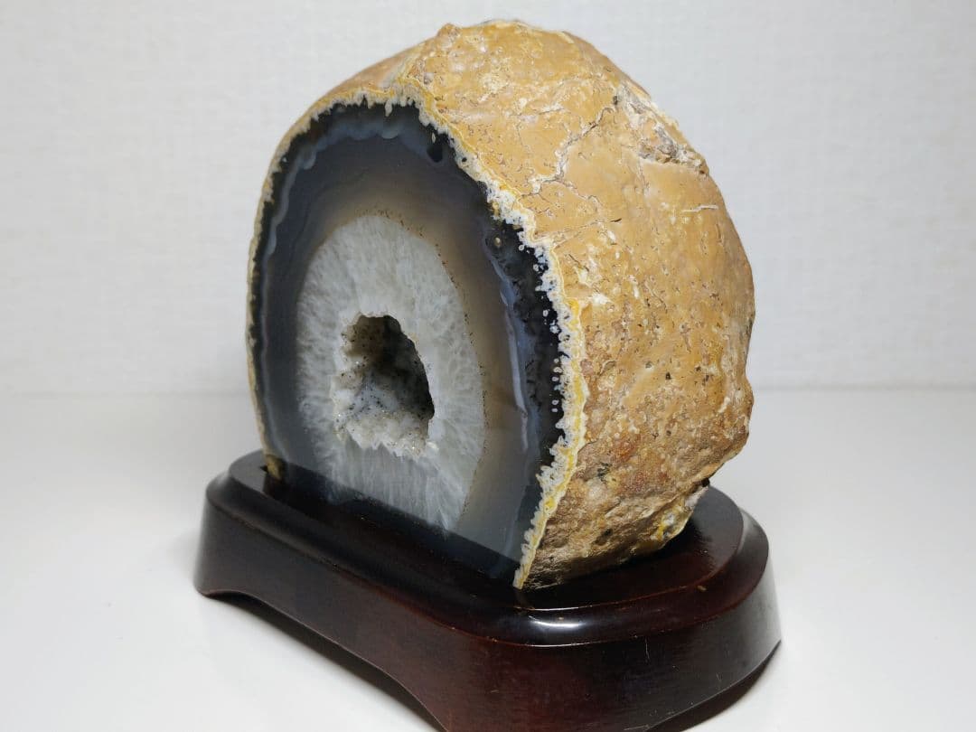 瑪瑙 1.9kg メノウ アゲート 原石 鑑賞石 自然石 誕生石 鉱物 水石