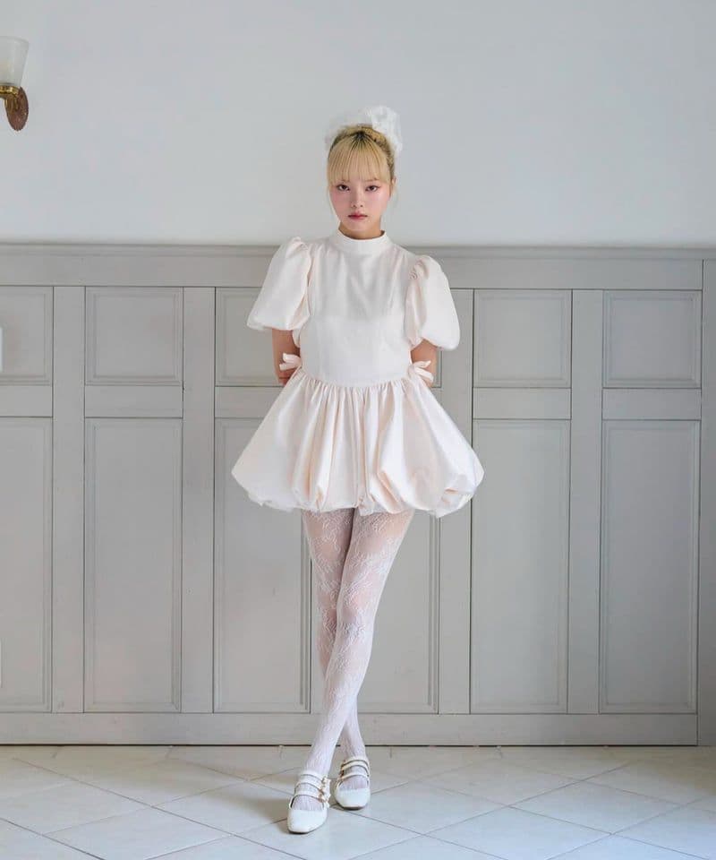 トリートユアセルフ サテンバルーンペプラムミニワンピース ピンク