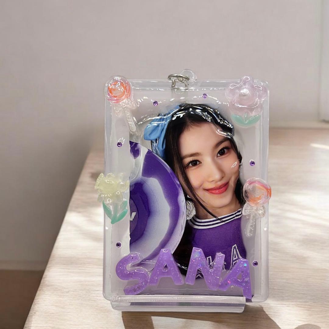 No.226 TWICE トレカ ケース デコ キーホルダー 硬質ケース サナ