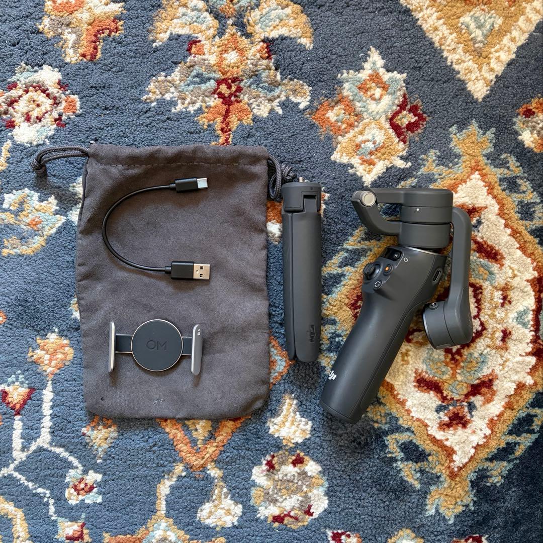 スマホアクセサリー DJI Osmo Mobile 6 (OM6) Amazon.com: DJI Osmo Mobile 6 Premium Vlogging Combo, Intelligent