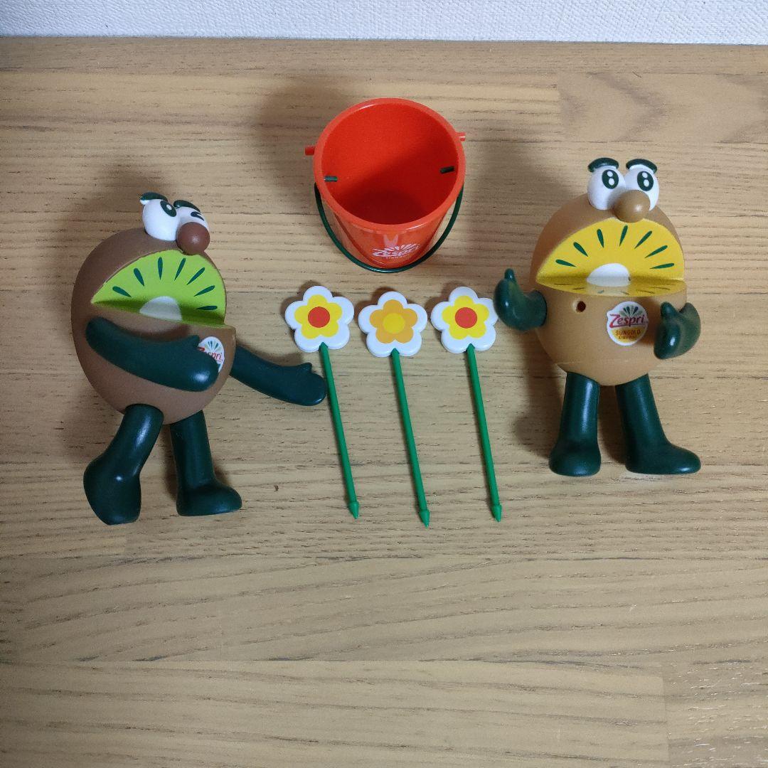 ゼスプリ キウイブラザーズ フィギュア &ピック - メルカリ